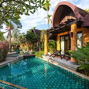Villa Pool Access
